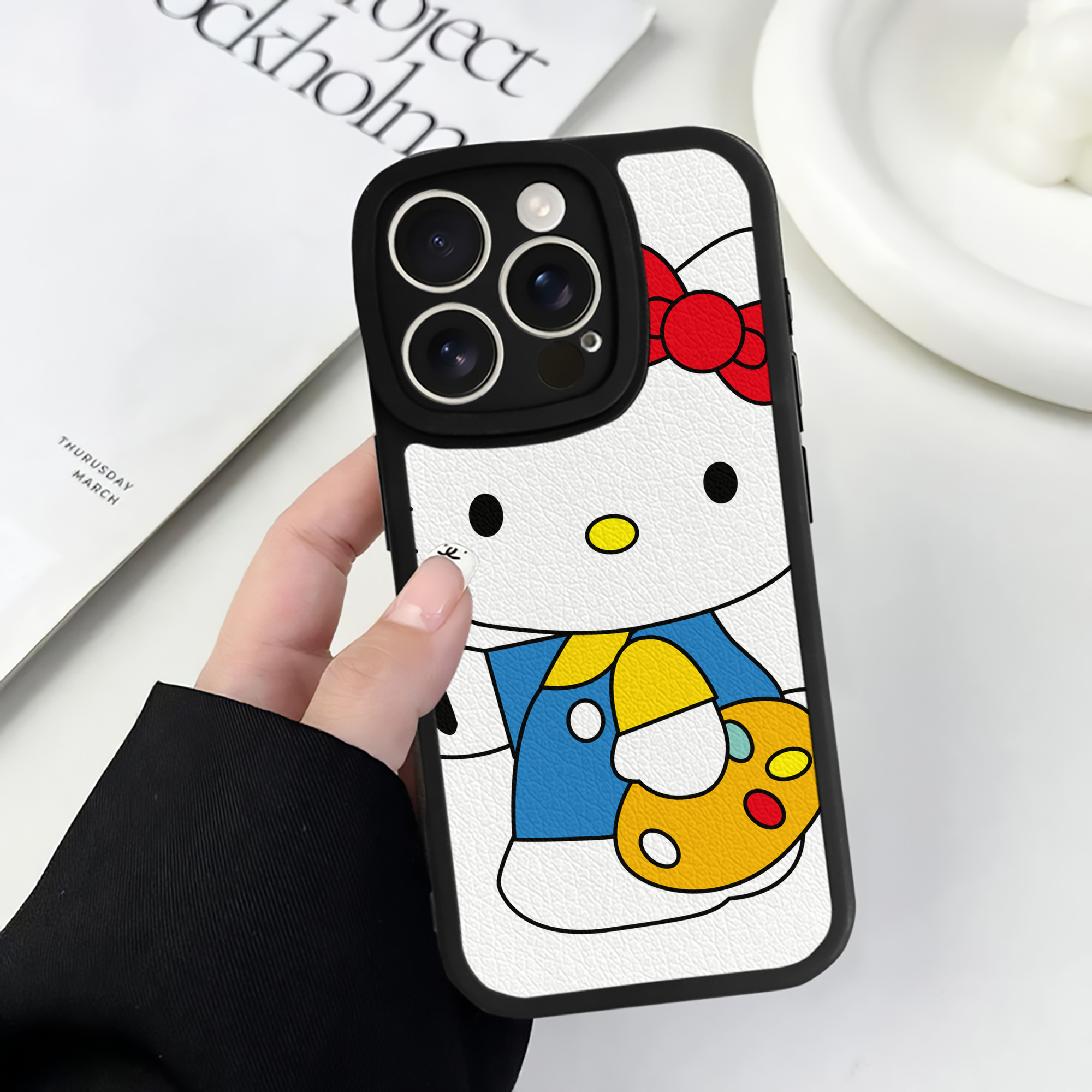 （画像用） Hello Kitty ハローキティ 【iPhone 16シリーズ対応】シリコンスマホケース（レザー調） 材質：シリコン